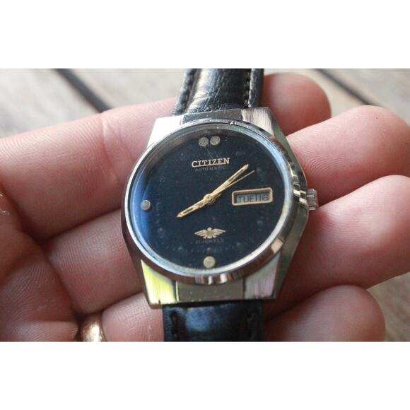 Vintage 1987 Citizen Automatic Mens Silver Watch W/daydate & Gold accents - Picture 2 of 8